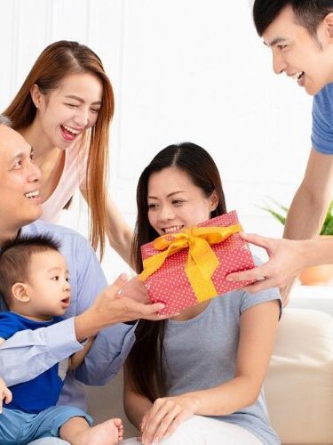 Tết này nên tặng gì cho người lớn tuổi