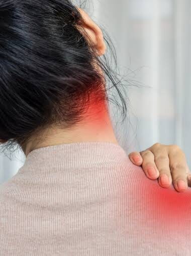 đau cổ vai gáy kéo dài