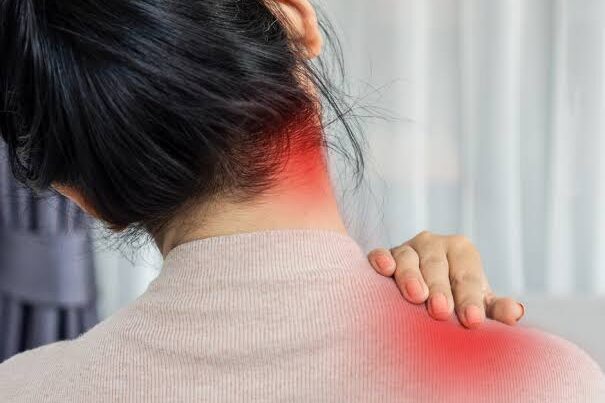 đau cổ vai gáy kéo dài